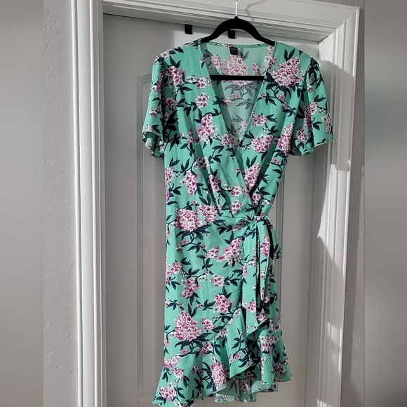 Floral wrap dress - Picture 4 of 6